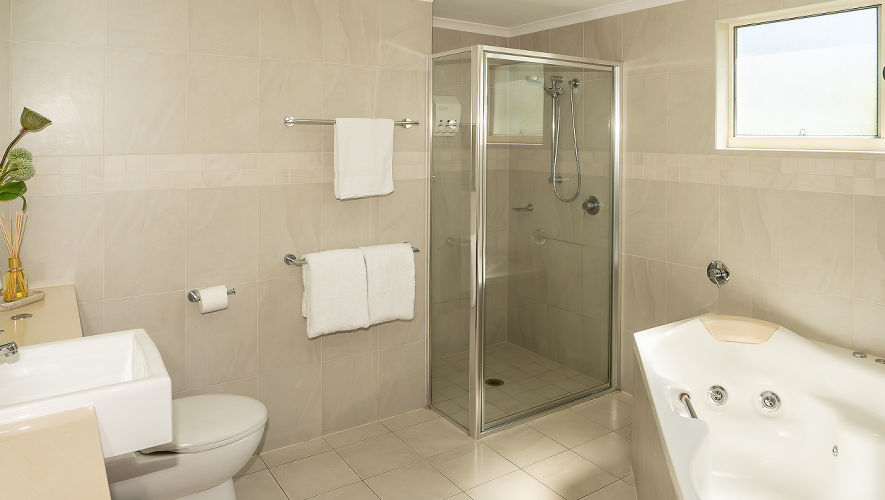 Waters Edge Cairns 5 Star Luxury Apartments 3 bedroom swimout