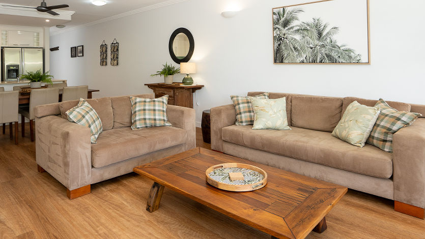 Waters Edge Cairns 5 Star Luxury Apartments 1 bedroom ocean front