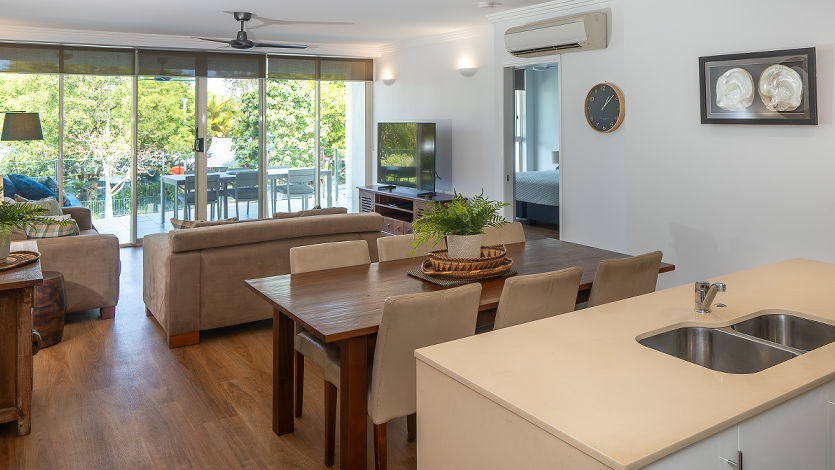 Waters Edge Cairns 5 Star Luxury Apartments 1 bedroom ocean front