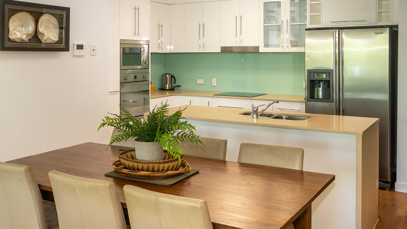 Waters Edge Cairns 5 Star Luxury Apartments 1 bedroom ocean front