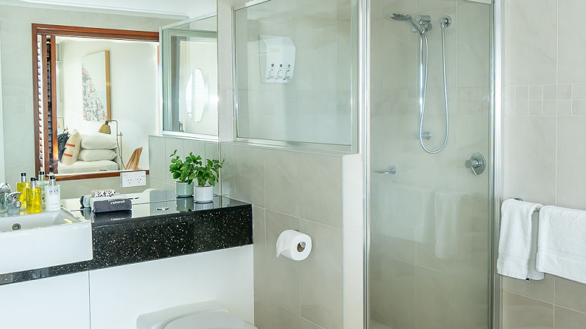 Waters Edge Cairns 5 Star Luxury Apartments 3 bedroom ocean front