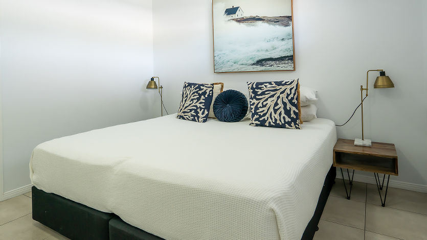 Waters Edge Cairns 5 Star Luxury Apartments 3 bedroom ocean front