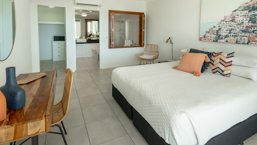 Waters Edge Cairns 5 Star Luxury Apartments 3 bedroom ocean front