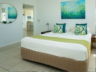 1 Bedroom Ocean Front Waters Edge Cairns Luxury Apartment