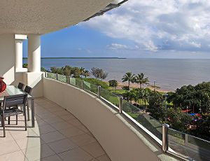 Location Waters Edge Cairns Luxury Apartments